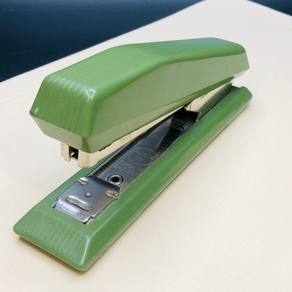 Vintage Avocado Green Stapler: ISABERGS VERKSTADS Apsco 17, MCM Office Accessory - Picture 1 of 14